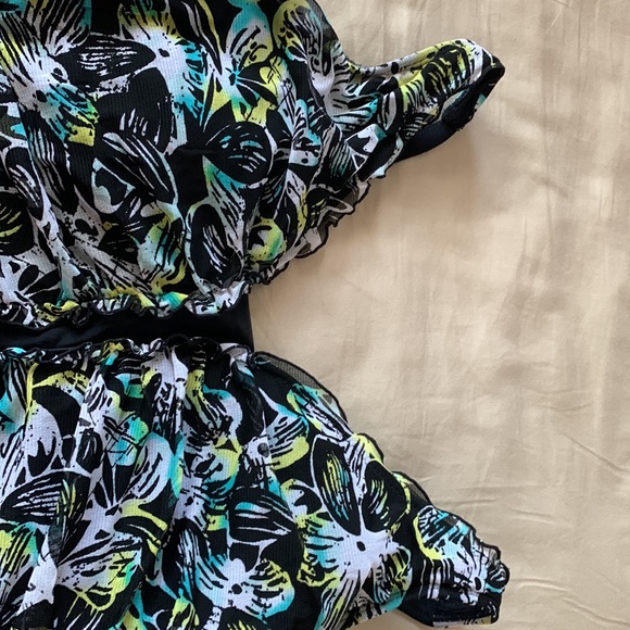 Beautiful one pieces bathing suit - Picture 9 of 9